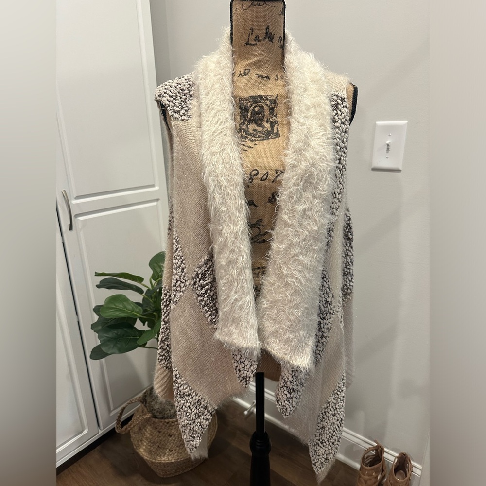 Cut25 Fuzzy Sweater Vest NWT Cream Brown Size L Soft Warm New With Tags